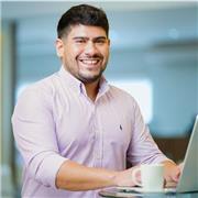 Medico cirujano con amplio conocimiento de anatomía disponible en Barcelona